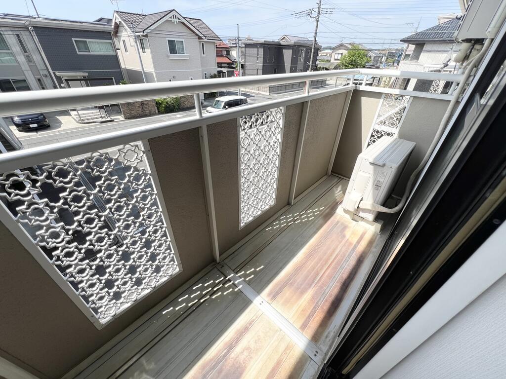 バルコニー　写真は101のものなので壁・床・建具の色味が異なる可能性あり