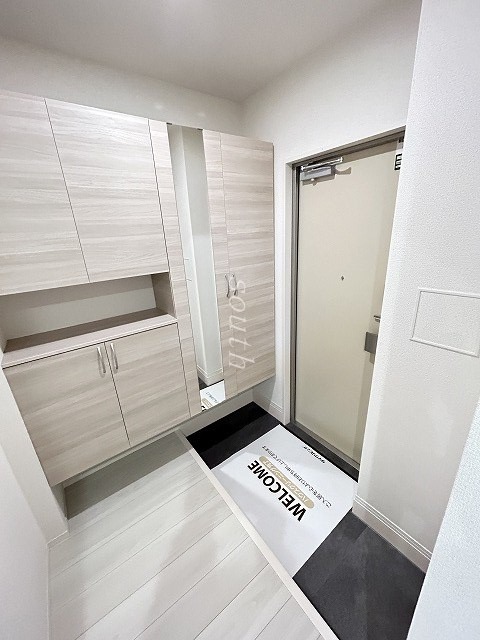 玄関　シューズＢＯＸ付きの玄関