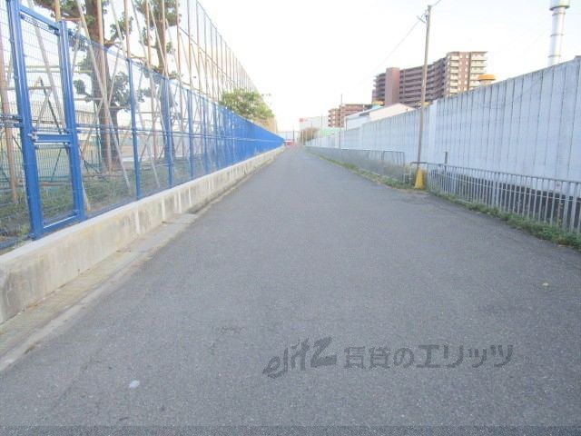ロビー　前面道路
