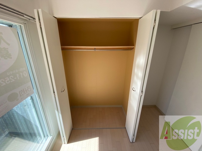 収納　寝室の収納です。部屋がすっきり片付きます。