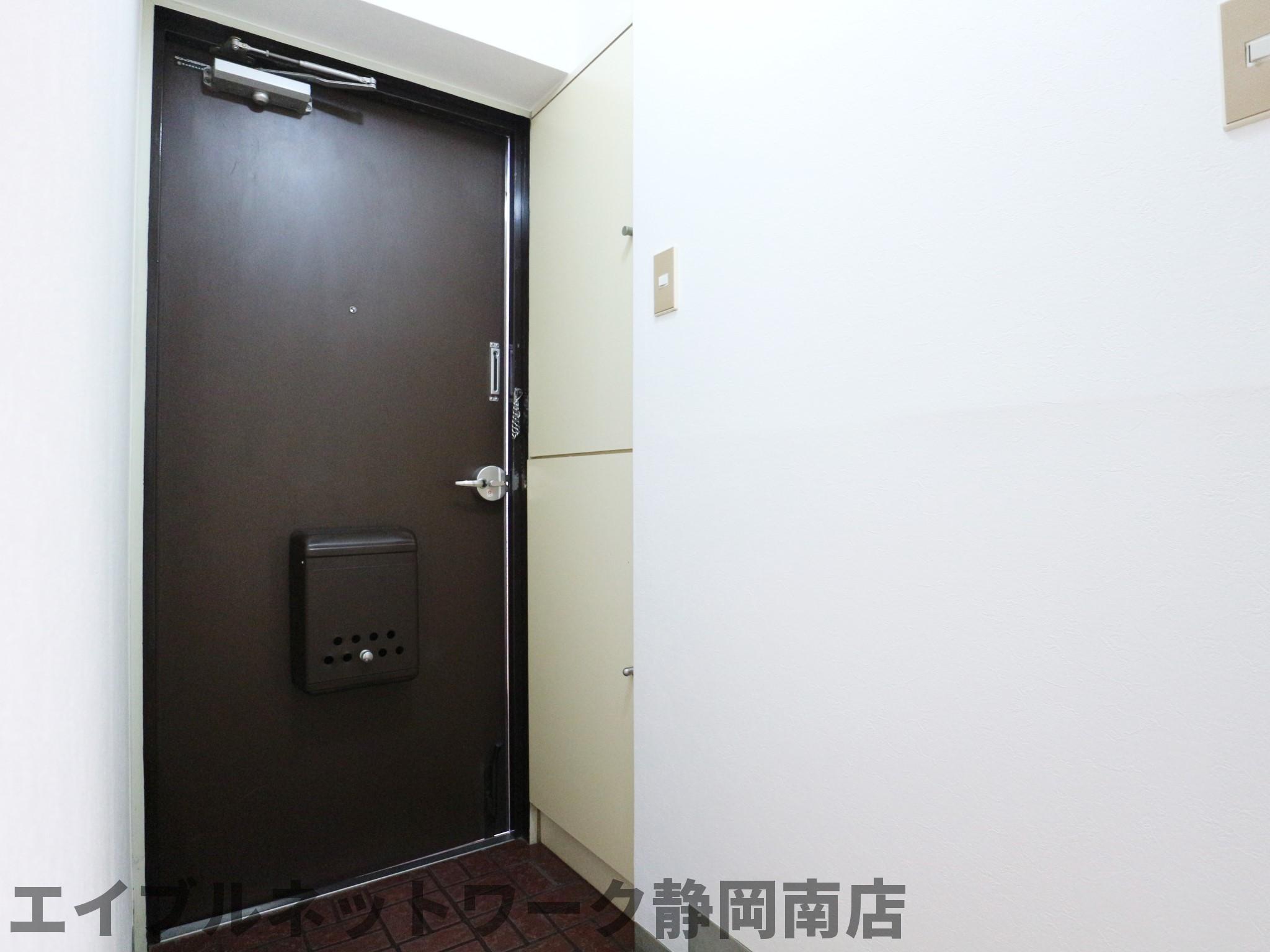 玄関　落ち着いた玄関です