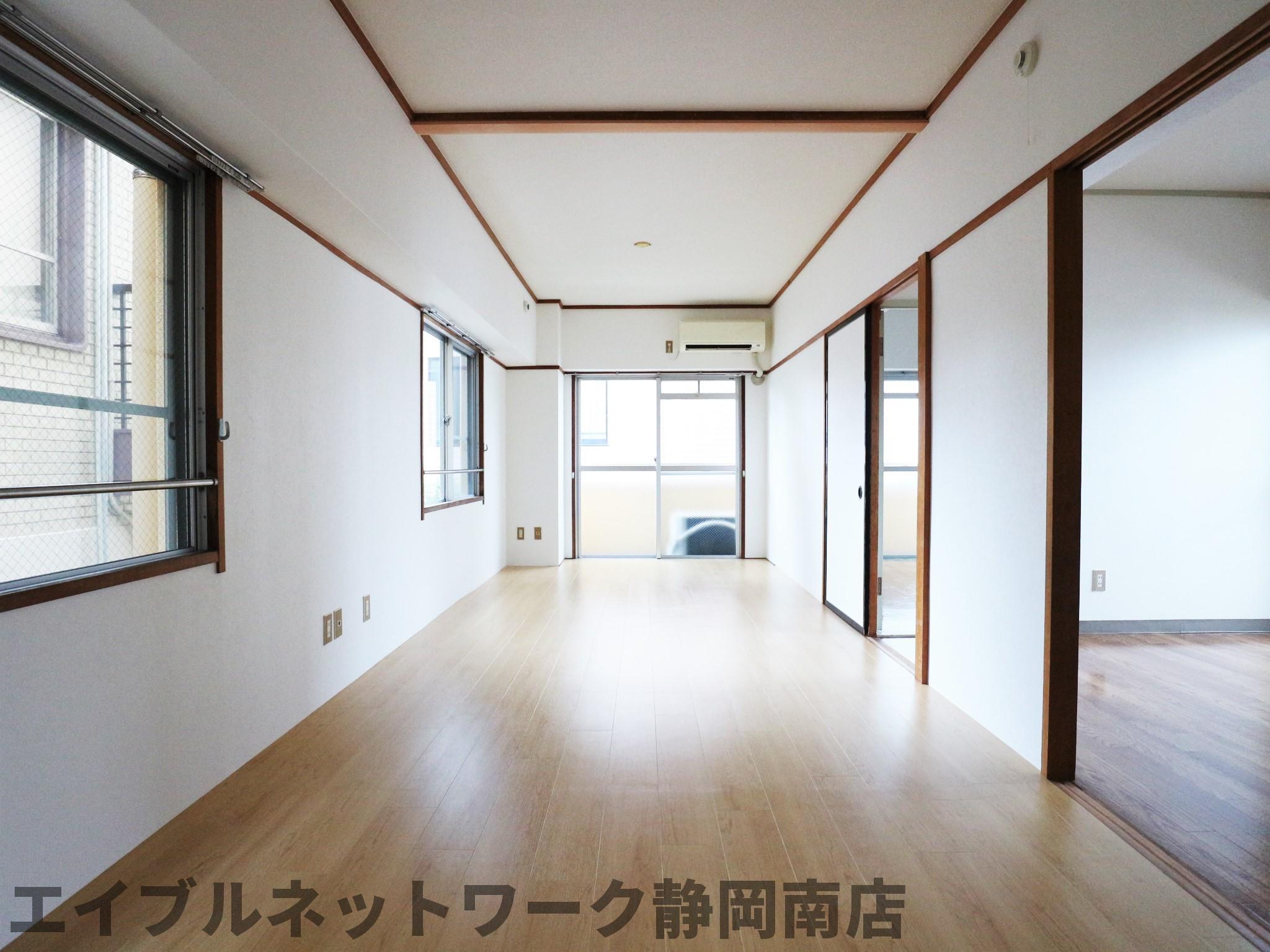居室・リビング　12帖の洋室にリニューアル！