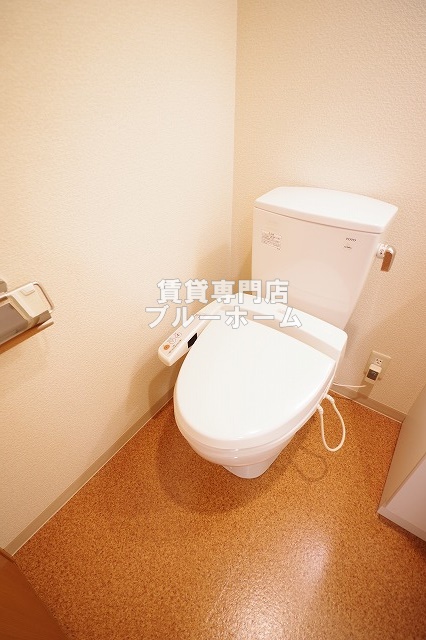 トイレ　温水洗浄便座付き！