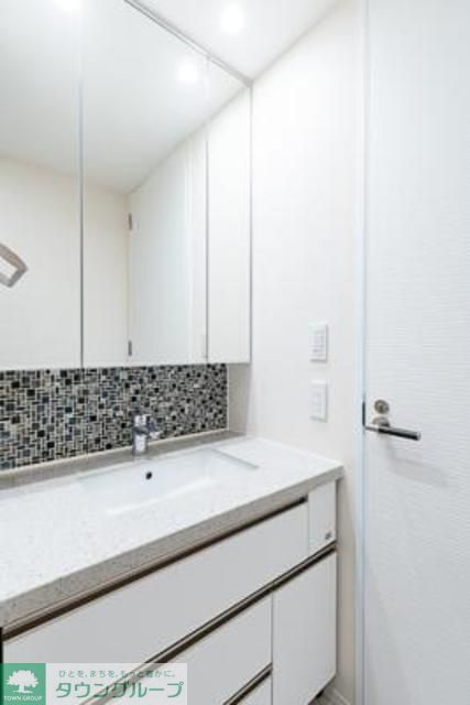 洗面設備　※写真は同タイプ住戸です。
