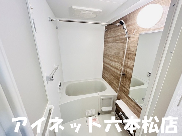 バス・シャワールーム　一日の疲れを癒しましょう。