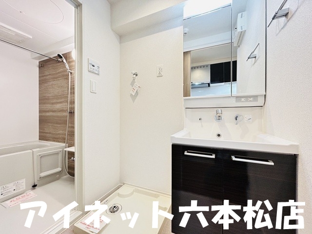 洗面設備　朝の支度にいかがでしょうか。