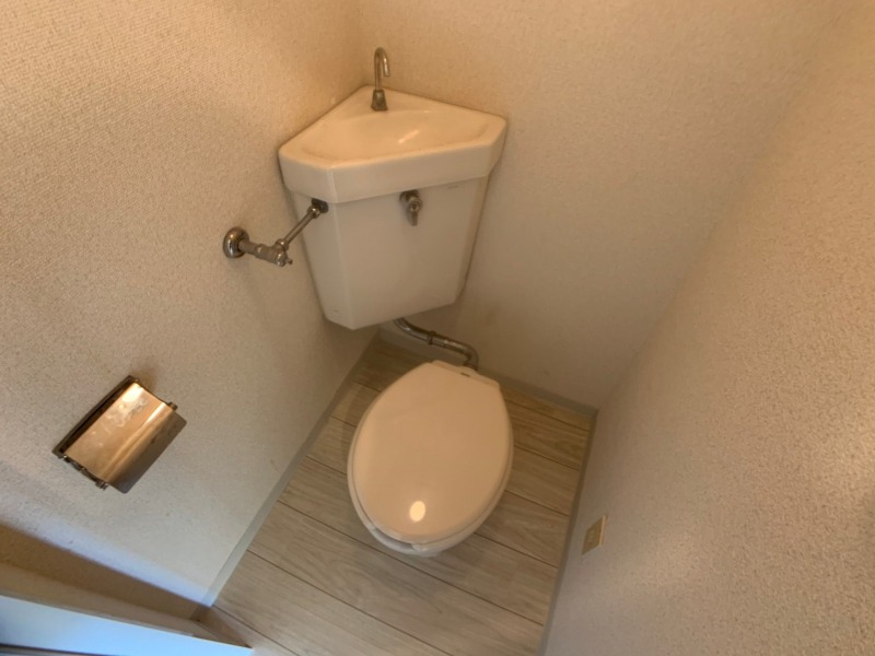トイレ　こちらはトイレです。清潔感があり、安心して使用できます。