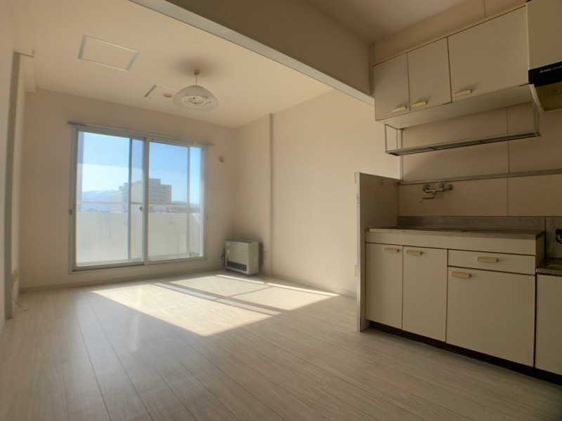 居室・リビング　広くてキレイなお部屋が広がっていて、充実した生活が送れそう。