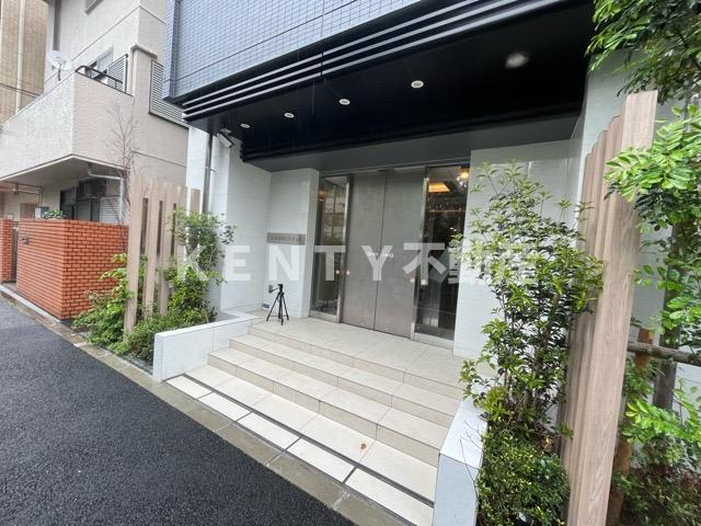 エントランス　落ち着いたエントランスです