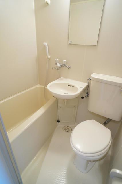 バス・シャワールーム　参考写真（同建物別部屋のものです）