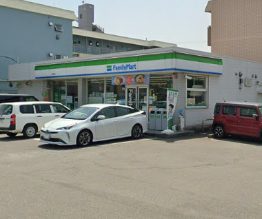 コンビニ　ファミリーマート 一色新町店（コンビニ）まで232m