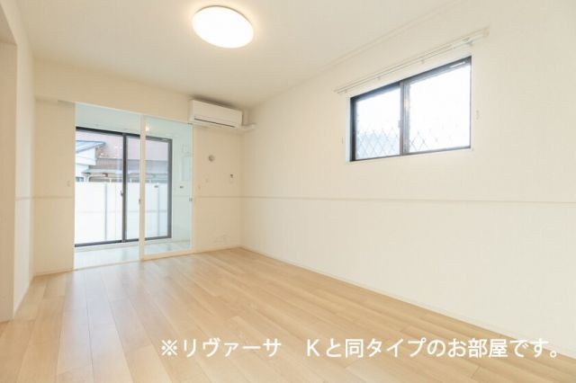 ビューテラス IIIの居間写真