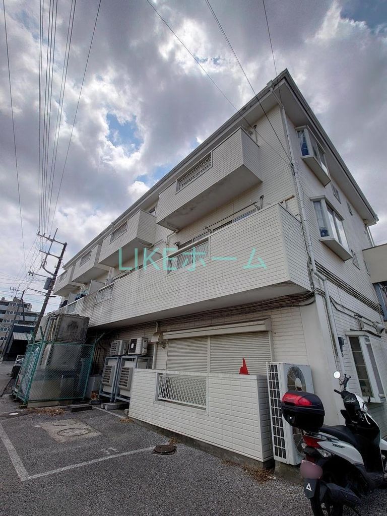建物外観　駐車場