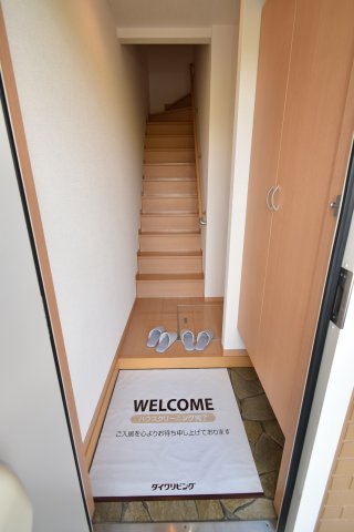 玄関　床下収納付き