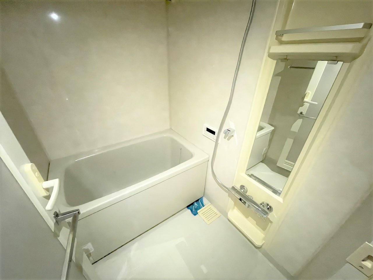 バス・シャワールーム　追焚機能付きバス