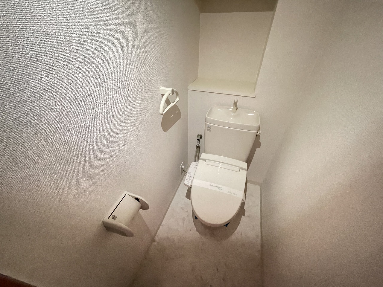 トイレ　ウォシュレット付き