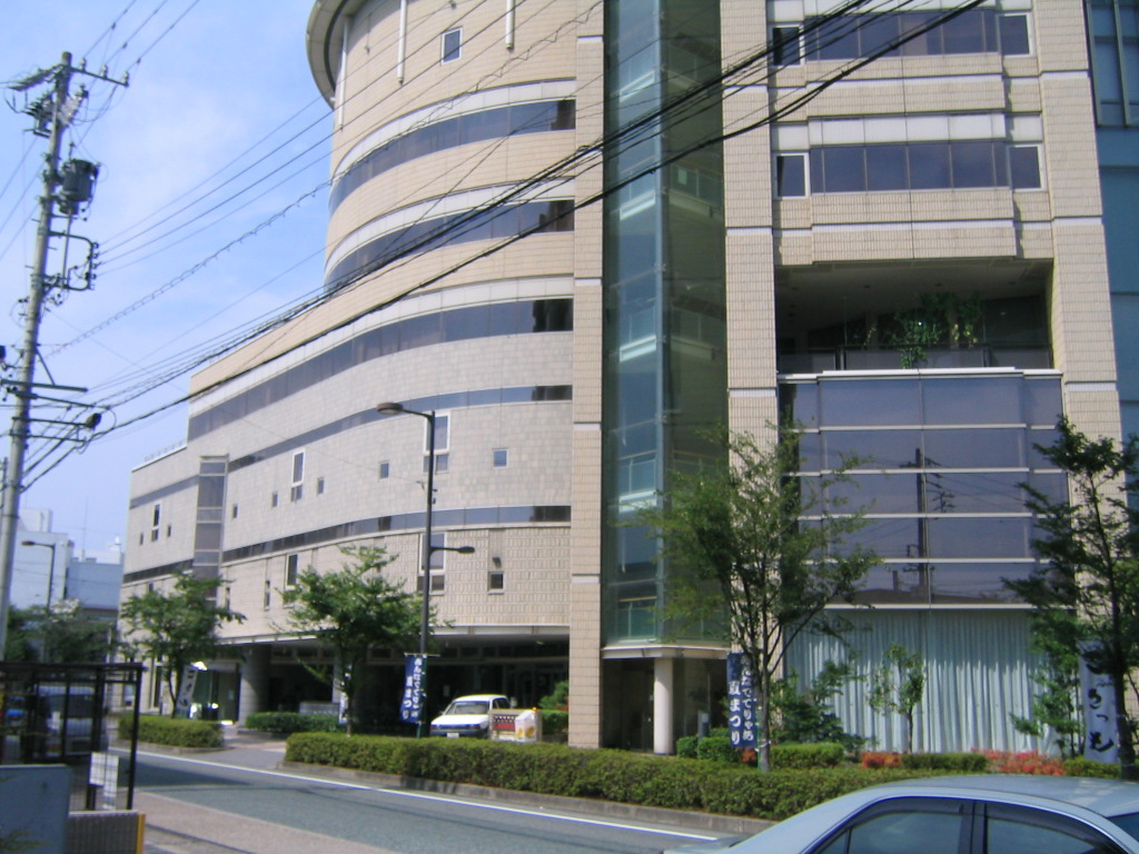 図書館　多治見市図書館（図書館）まで741m