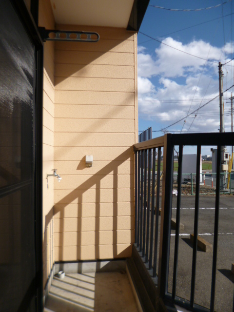 バルコニー　南向きバスコニーで洗濯物もよく乾きます