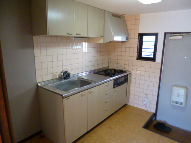 キッチン　システムキッチン【3口ガスコンロ付】収納も多いです