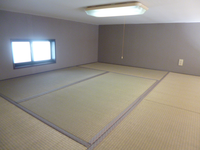 その他設備　ロフトは6帖和室・小窓もあり換気もばっちり