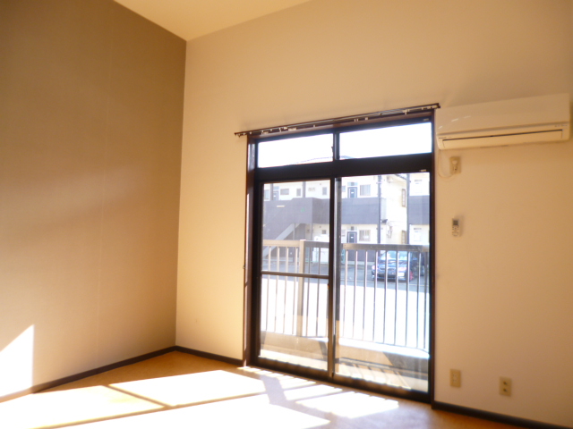 居室・リビング　新品エアコン入ってます