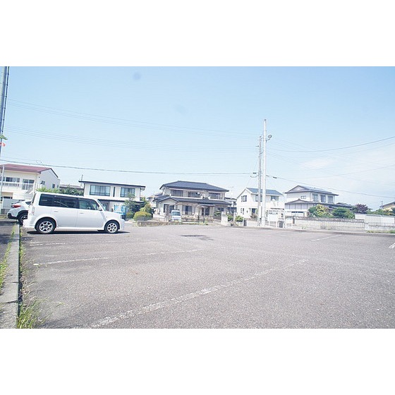 【郡山市台新のマンションの駐車場】