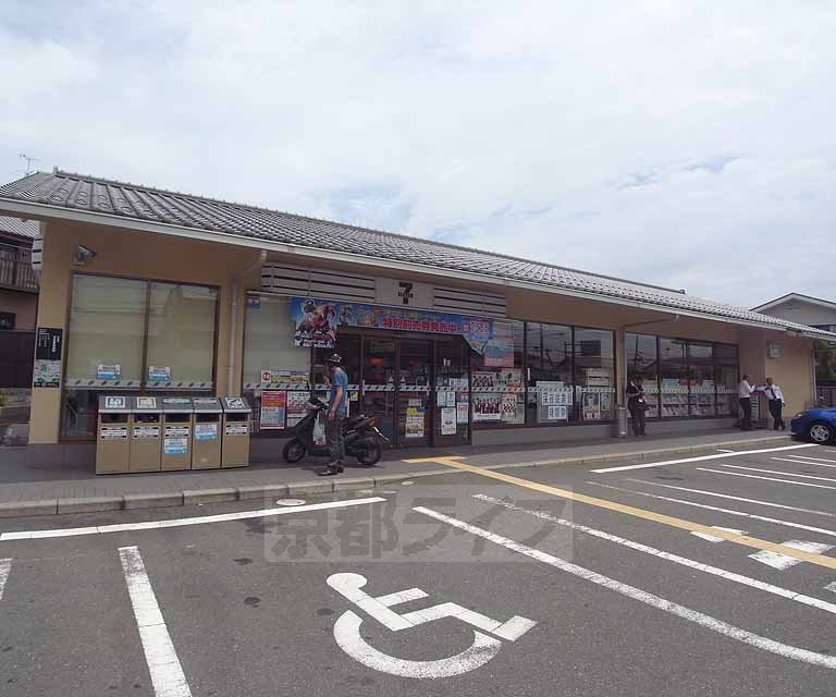 コンビニ　セブンイレブン京都福王子店（コンビニ）まで40m