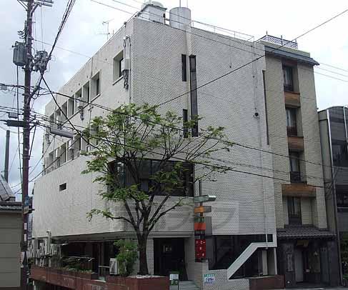 京都市東山区祇園町南側のマンションの建物外観