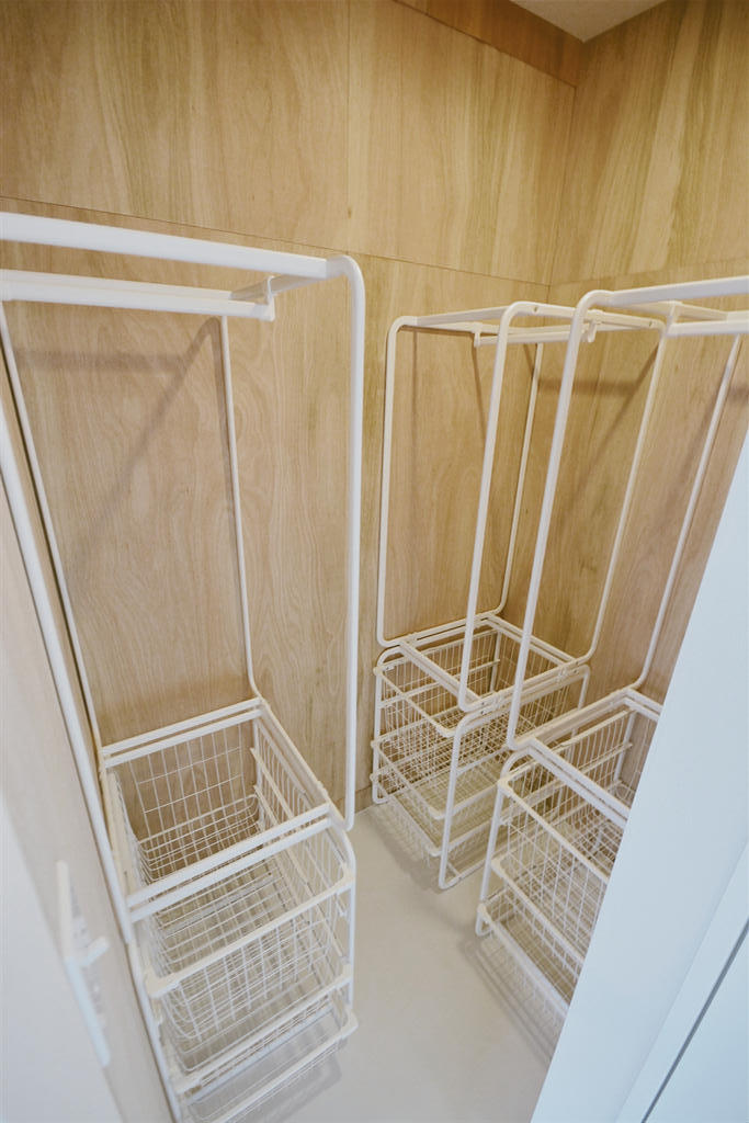 収納　ウォークインクローゼットには移動できるIKEA収納