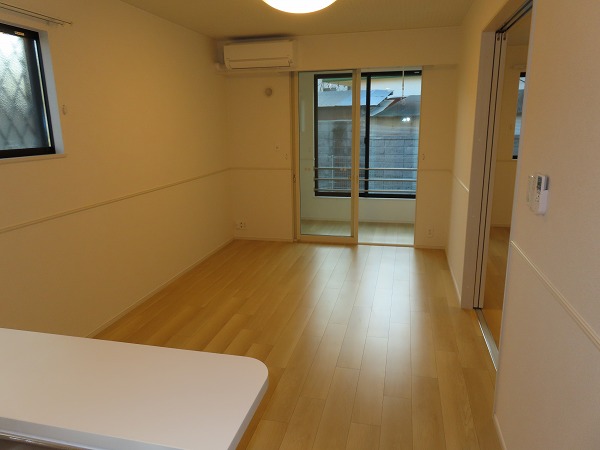 居室・リビング　角部屋の内観写真です