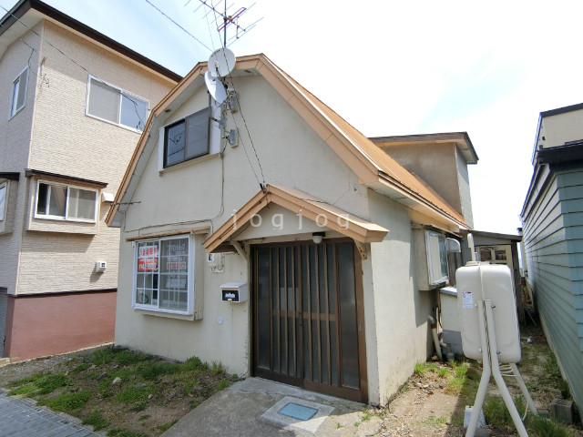 住吉町１４番戸建の建物外観