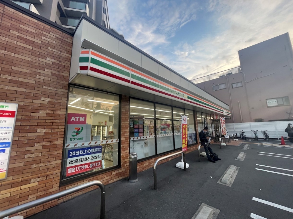 コンビニ　セブン-イレブン 吹田江坂町１丁目店（コンビニ）まで353m