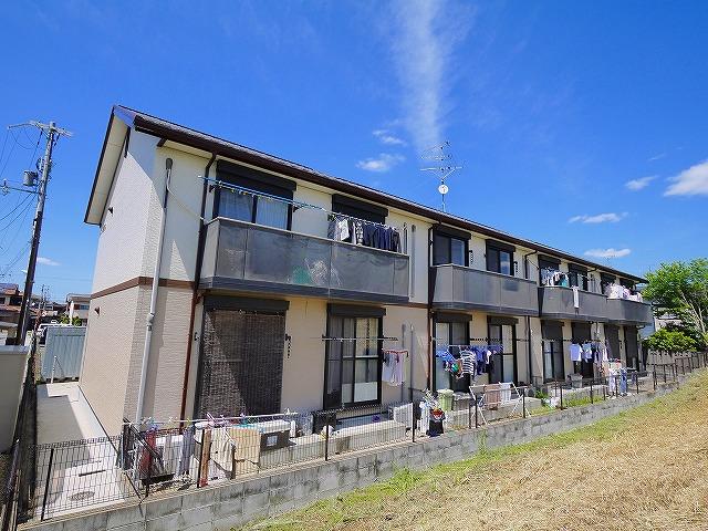 【磯城郡川西町大字結崎のアパートの建物外観】