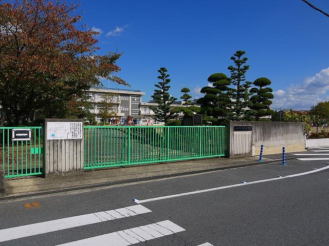 【磯城郡川西町大字結崎のアパートの小学校】