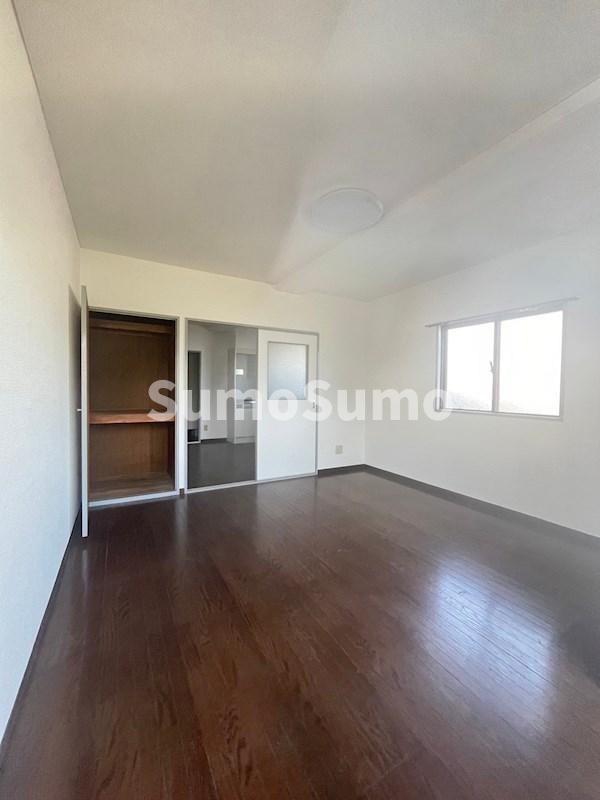 その他部屋・スペース　広くて明るい寝室