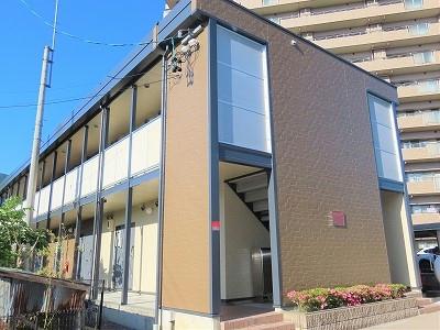 【レオパレスセブンハート上田の建物外観】