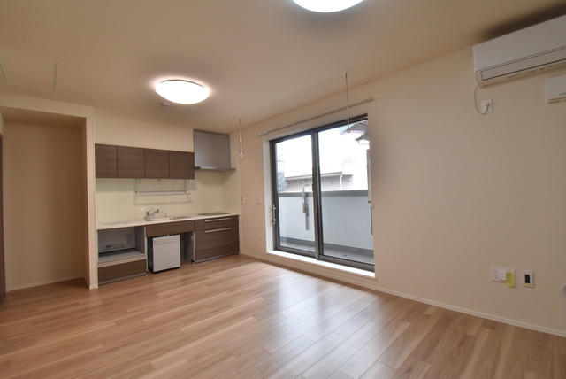 居室・リビング　広いリビングはゆったりくつろげる憩いの空間♪