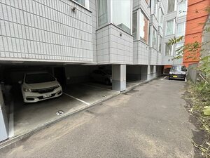 【コスモス菊水の駐車場】