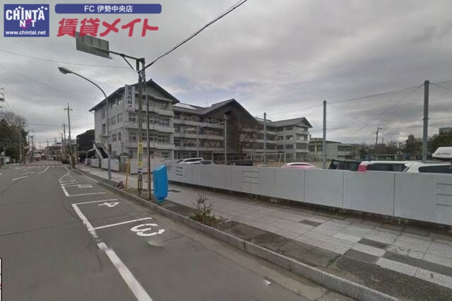 小学校　伊勢市立厚生小学校（小学校）まで1284m