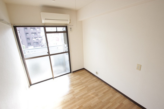 居室・リビング　※別室の写真です