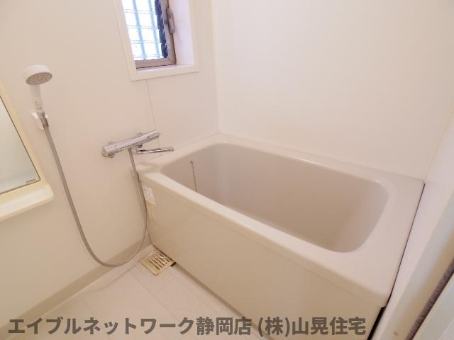 ＪＲ東海道本線 用宗駅 徒歩3分 3階建 築22年の風呂写真