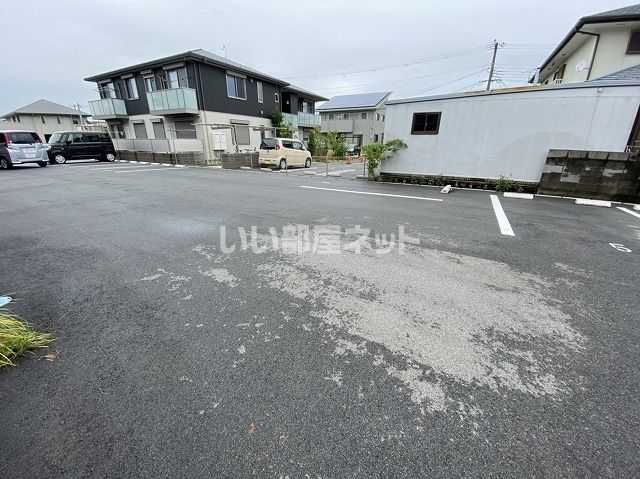 【和歌山市西小二里のアパートの駐車場】