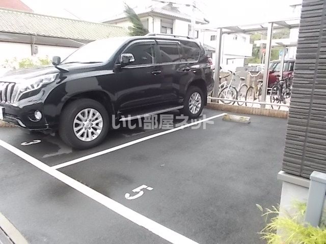 【フジパレス百舌鳥本町II番館の駐車場】