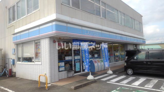 【鈴鹿市安塚町のアパートのコンビニ】