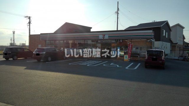 【鈴鹿市安塚町のアパートのコンビニ】