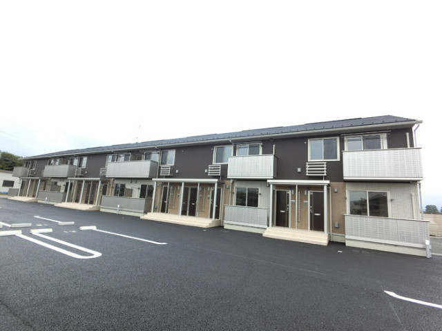 【前橋市野中町のアパートの建物外観】