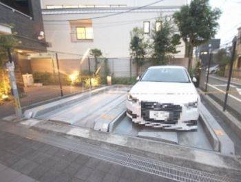 【大田区仲六郷のマンションの駐車場】