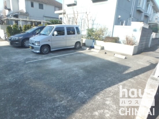 【調布市小島町のマンションの駐車場】