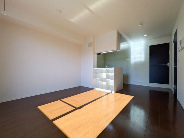 居室・リビング　リビング（別角度）