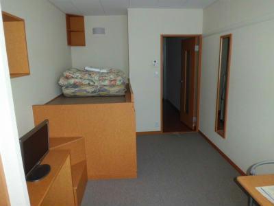 居室・リビング　短期契約の場合、布団が付きます。